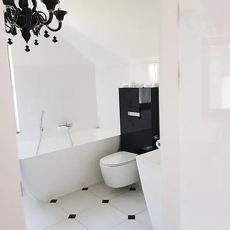 Leo Royal Villa *