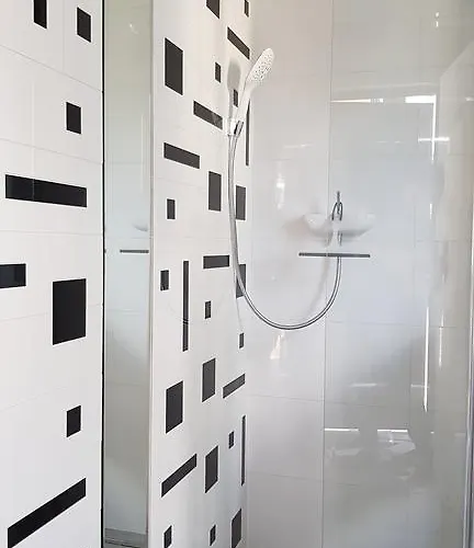 Leo Royal بوبيروفو