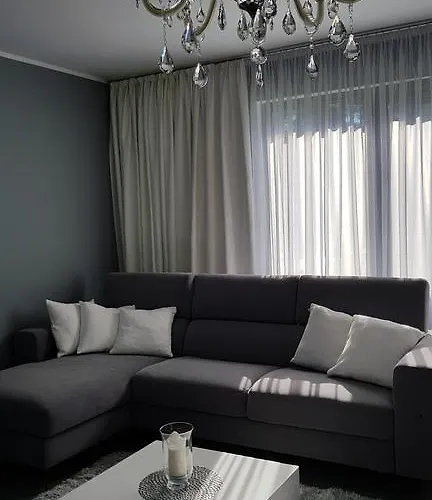 Leo Royal فيلة بوبيروفو