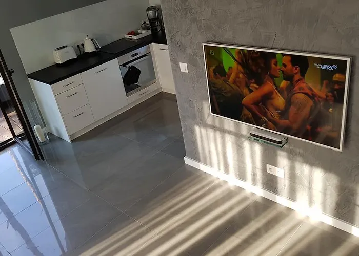 فيلة Leo Royal *