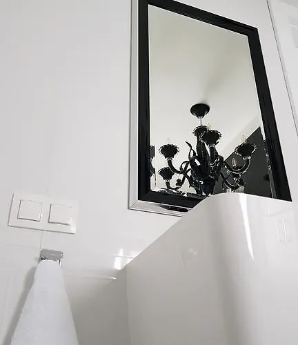 Leo Royal فيلة *