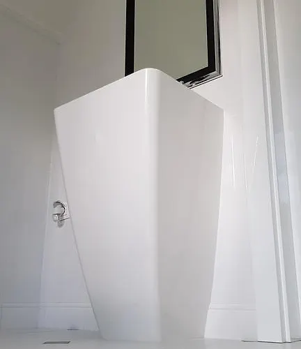 Leo Royal فيلة بوبيروفو