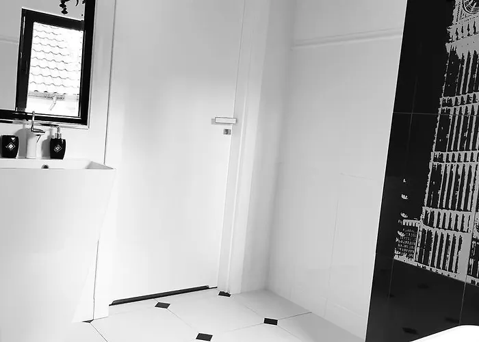 Leo Royal فيلة بوبيروفو