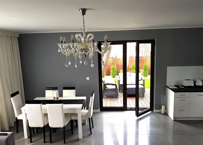 Leo Royal فيلة بوبيروفو