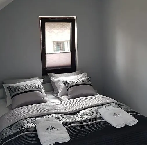 Leo Royal فيلة بوبيروفو